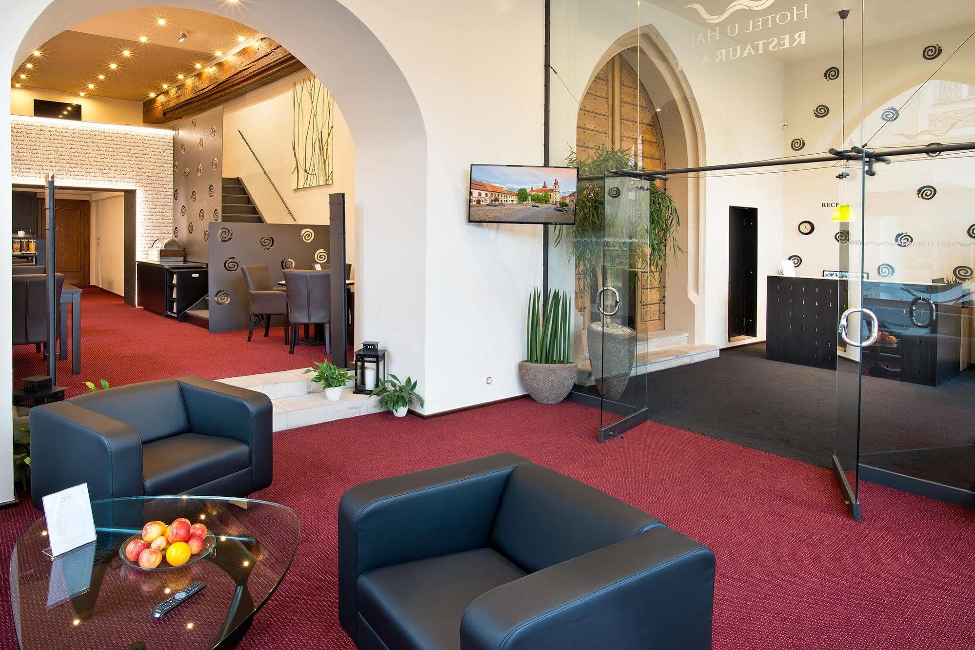 Hotel U Hada Zatec מראה חיצוני תמונה