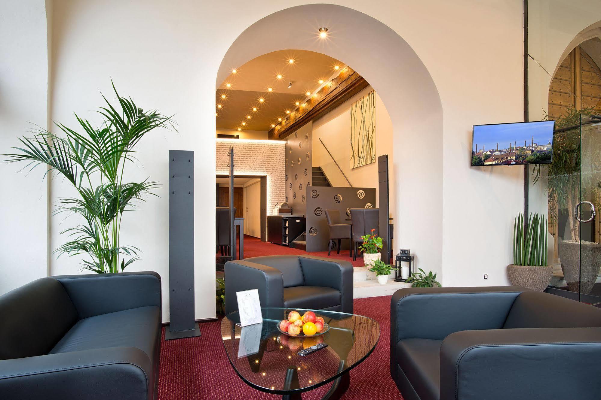 Hotel U Hada Zatec מראה חיצוני תמונה