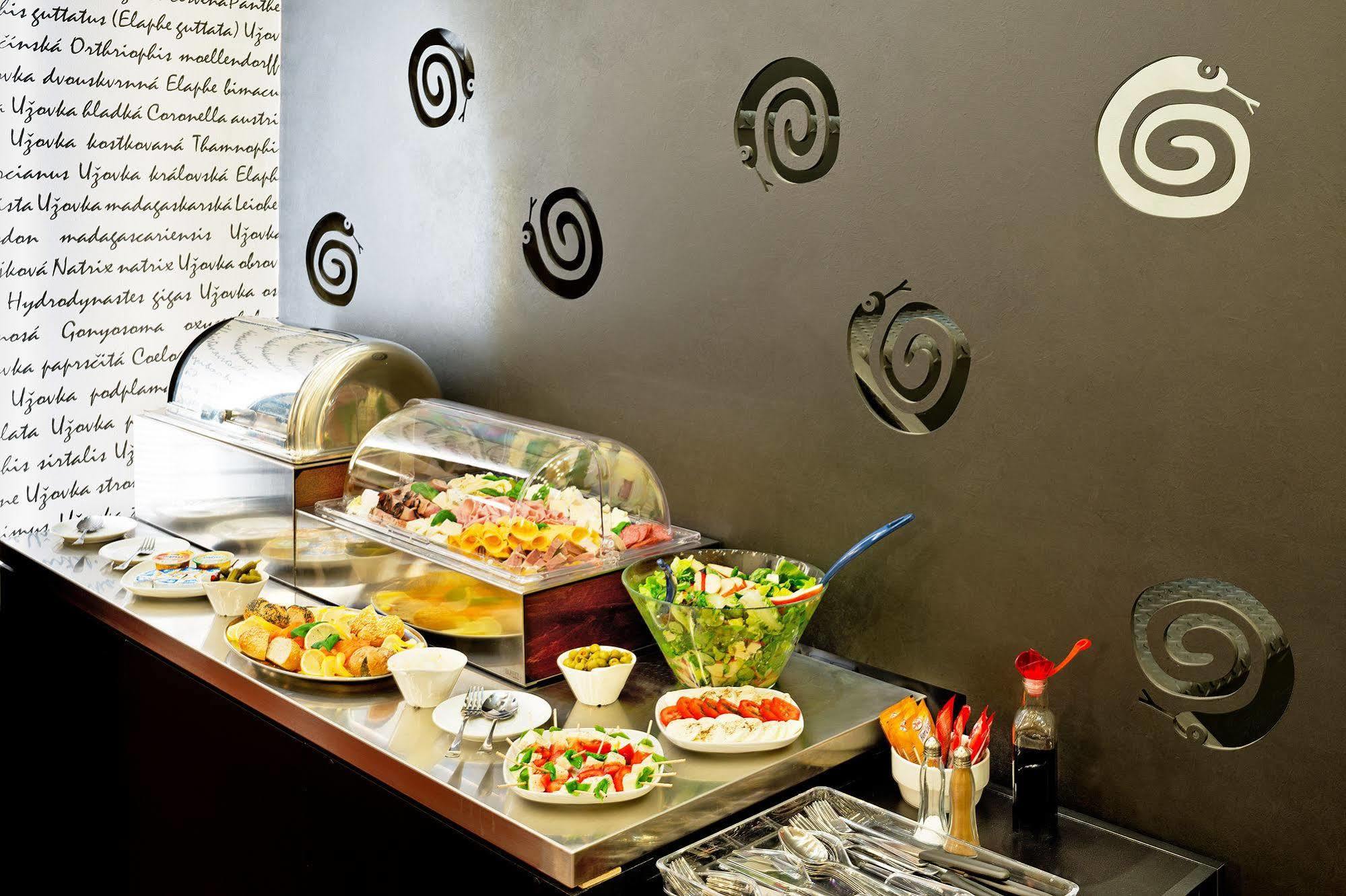 Hotel U Hada Zatec מראה חיצוני תמונה