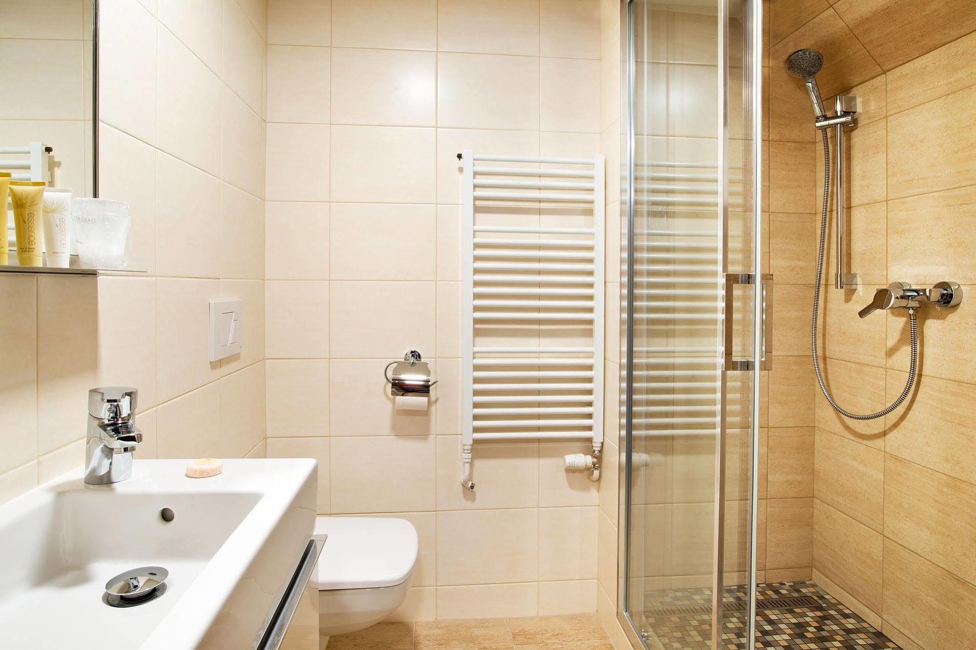 Hotel U Hada Zatec מראה חיצוני תמונה