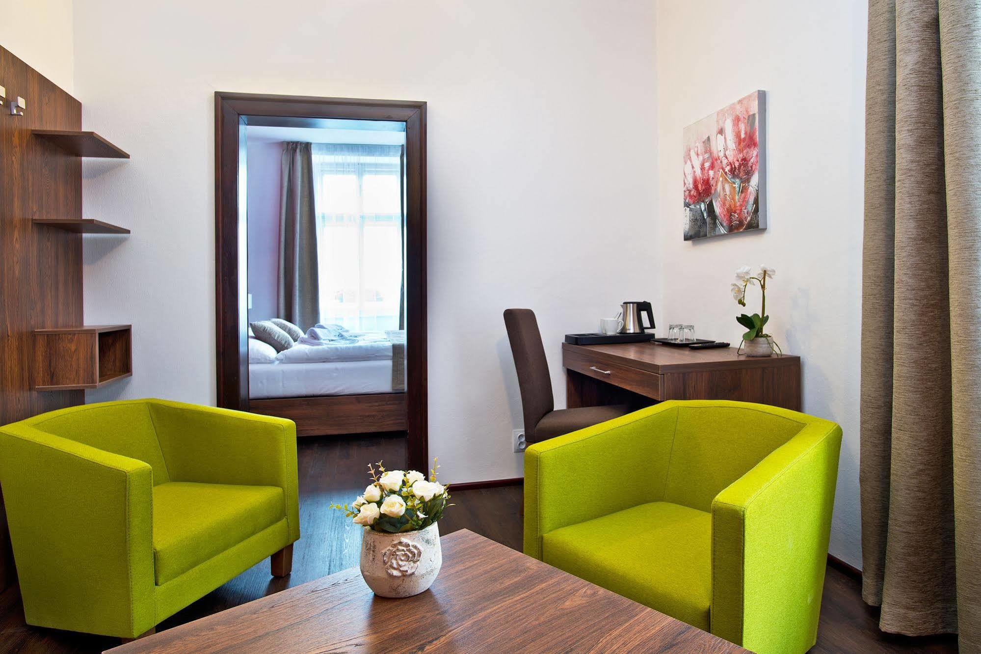 Hotel U Hada Zatec מראה חיצוני תמונה