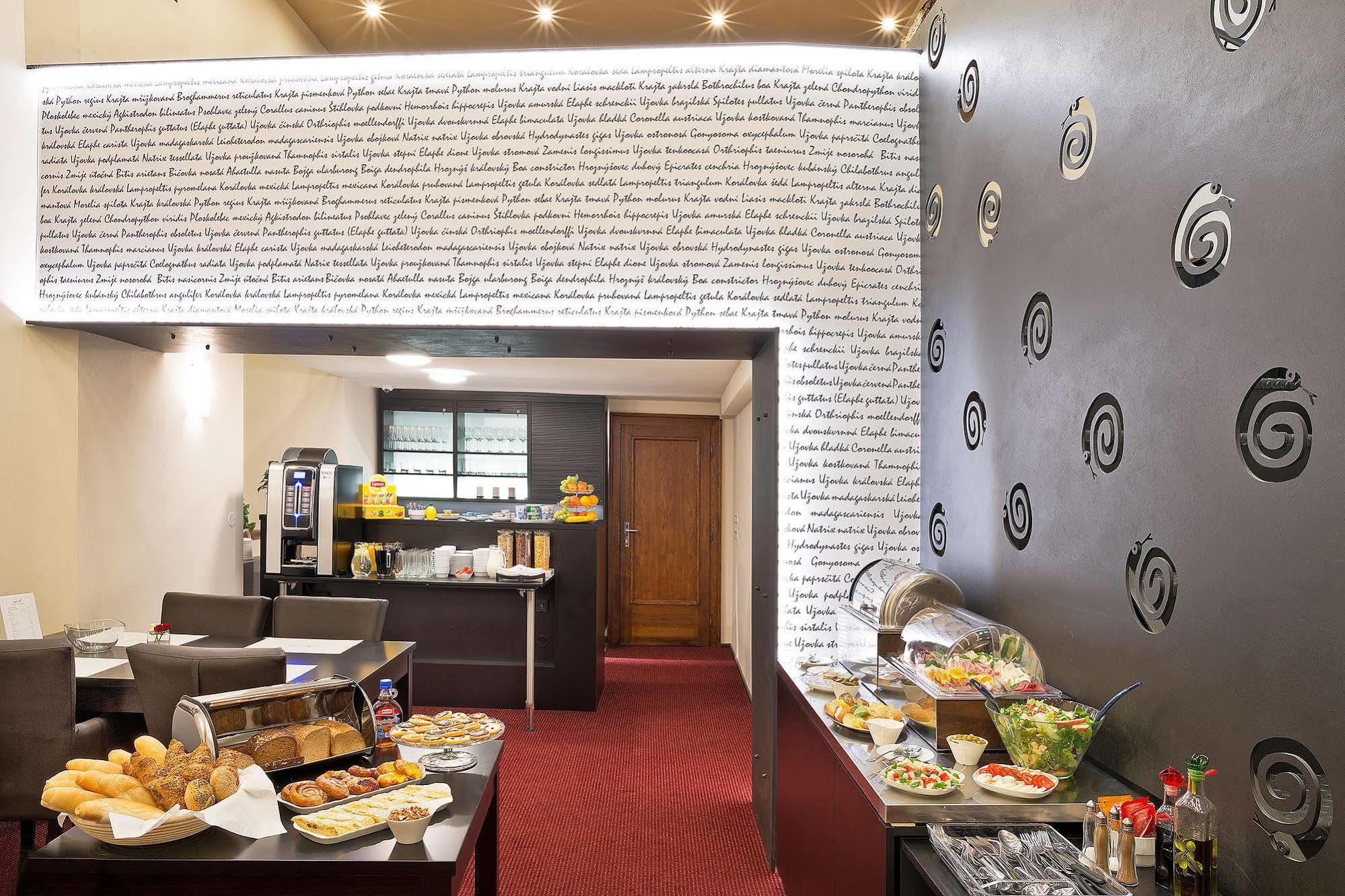 Hotel U Hada Zatec מראה חיצוני תמונה