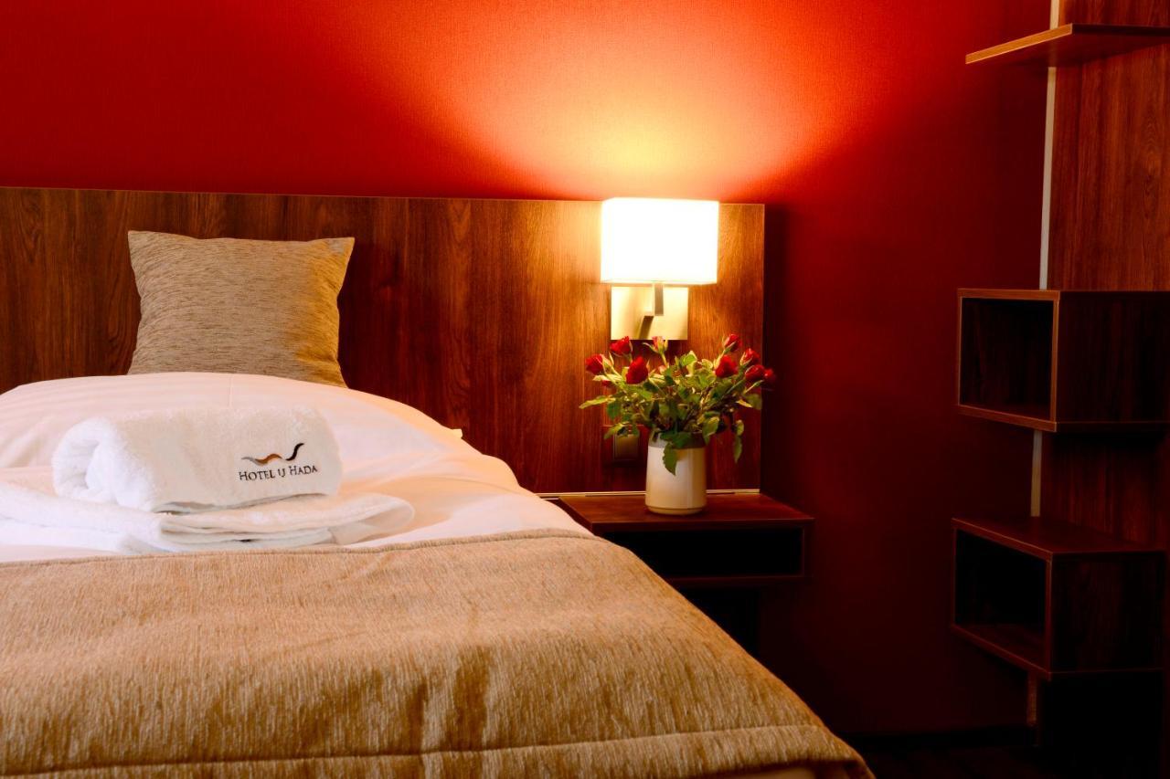 Hotel U Hada Zatec מראה חיצוני תמונה