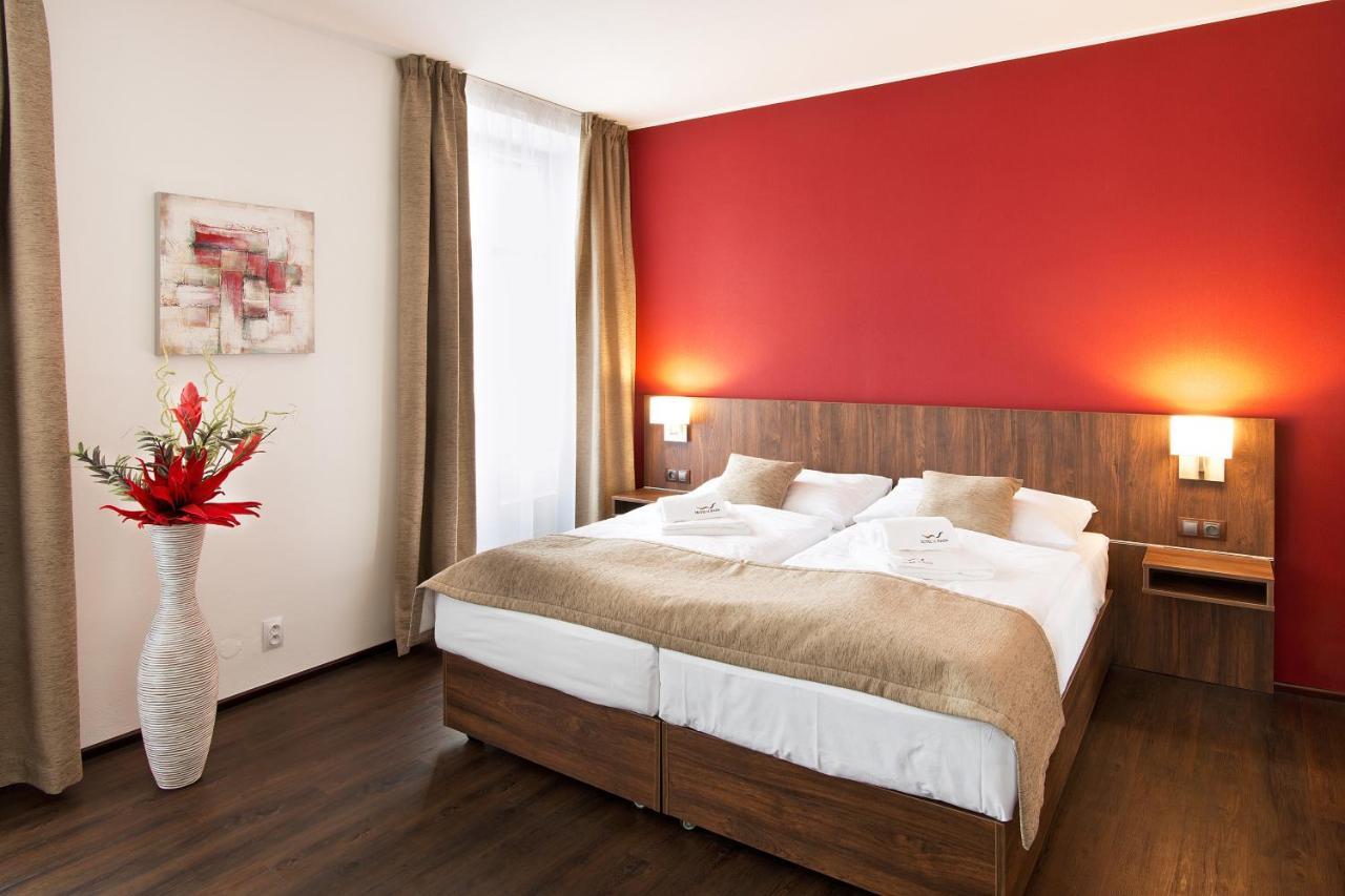 Hotel U Hada Zatec מראה חיצוני תמונה
